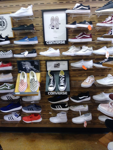 Clothing Store «Tillys», reviews and photos, 1429 S Harbor Blvd, Fullerton, CA 92832, USA