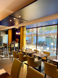 Atmosphère du Restaurant Les Trois Petits à Boulogne-Billancourt - n°4