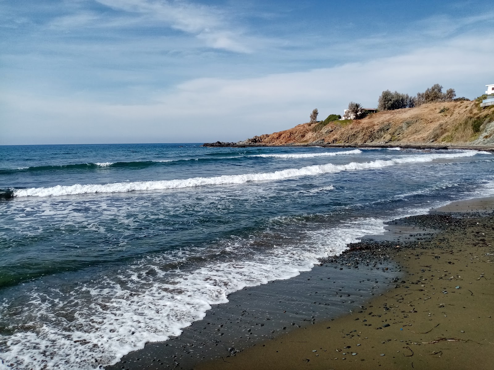 Tpoulorotsos beach的照片 带有碧绿色纯水表面
