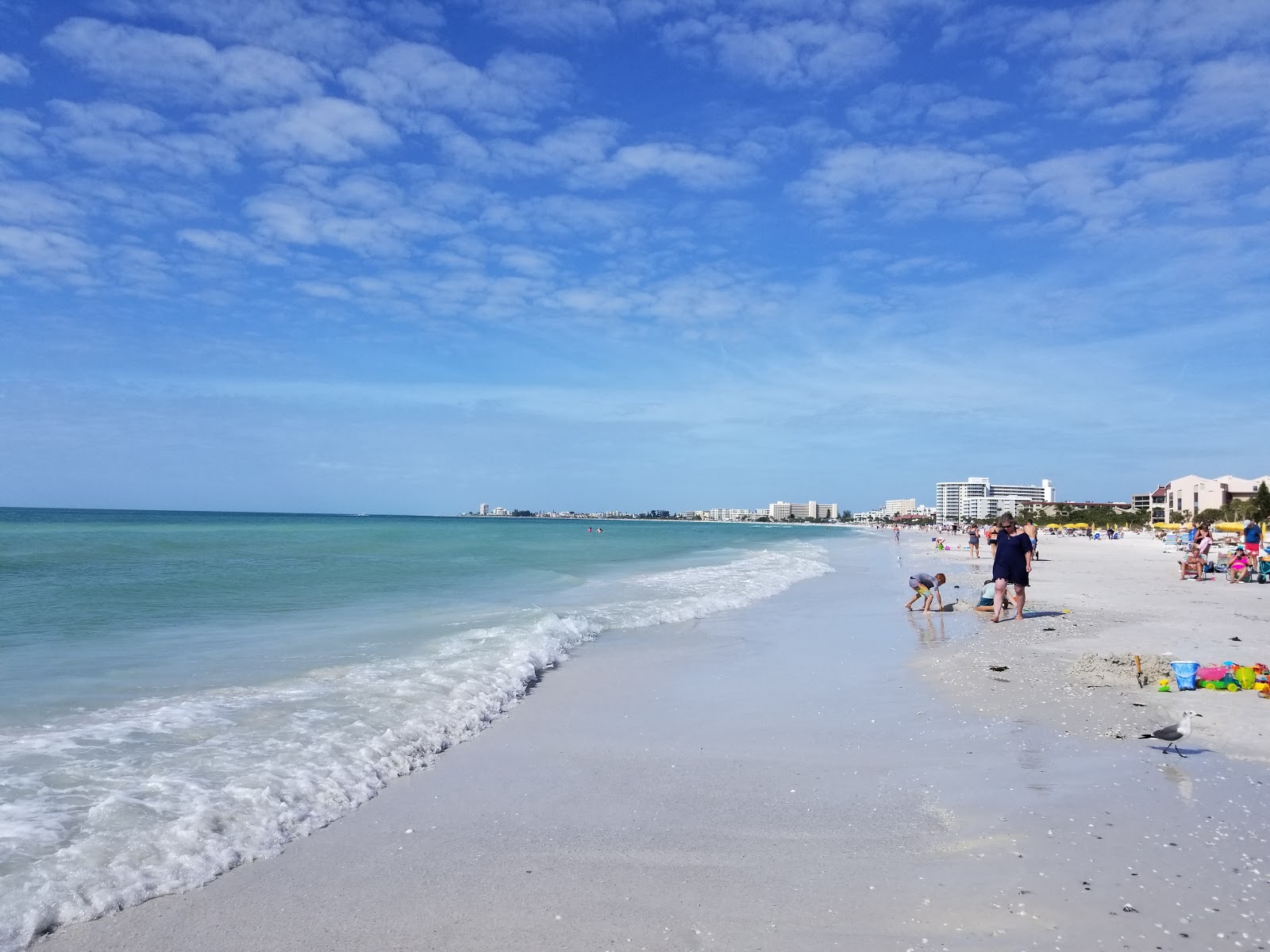 Foto de Crescent beach com areia branca superfície