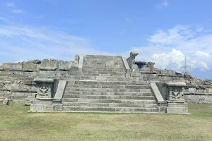 Parihaspora Temple Ruins image