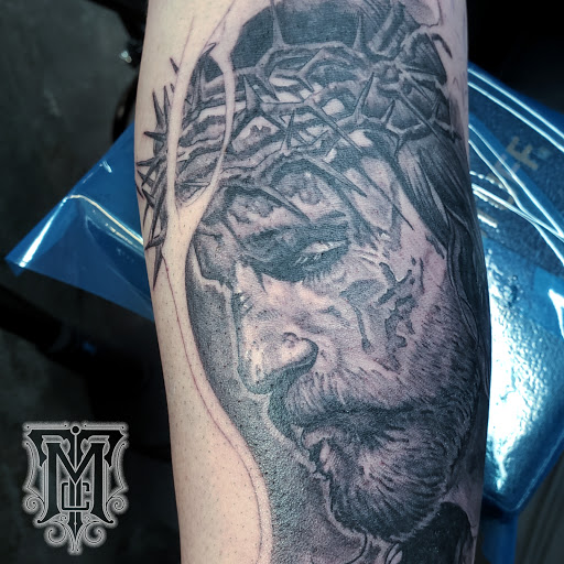 Explore belly button tattoos ideas, creative tattoo ideas in Missoula, available at Montana Tattoo Company