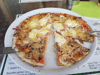 Plats et boissons du Pizzeria L'appel à Pizza à Fleury - n°4