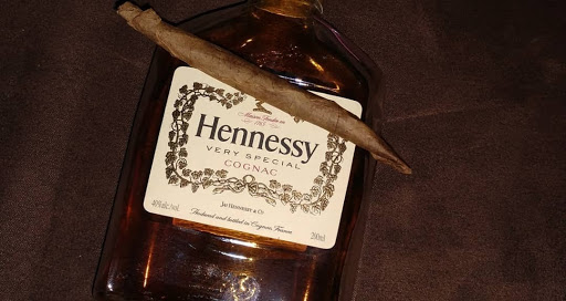 Liquor Store «Highland Park Wine & Liquors», reviews and photos, 97 Woodbridge Ave, Highland Park, NJ 08904, USA