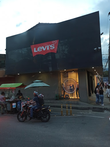 Levi's OUTLET STORE