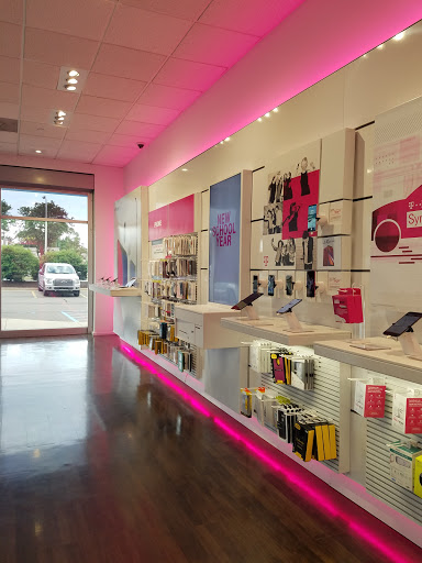 Cell Phone Store «T-Mobile», reviews and photos, 23063 W Outer Dr, Allen Park, MI 48101, USA
