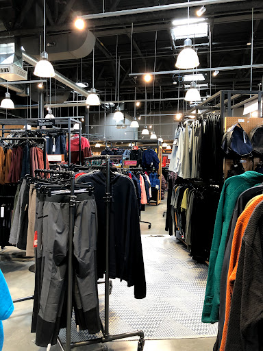 Camping Store «REI», reviews and photos, 71 Raymond Rd, West Hartford, CT 06107, USA