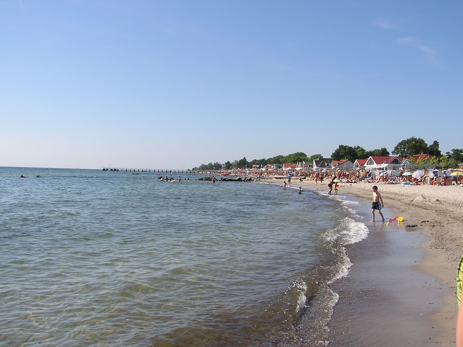 Foto av Kellenhusen Strand och bosättningen