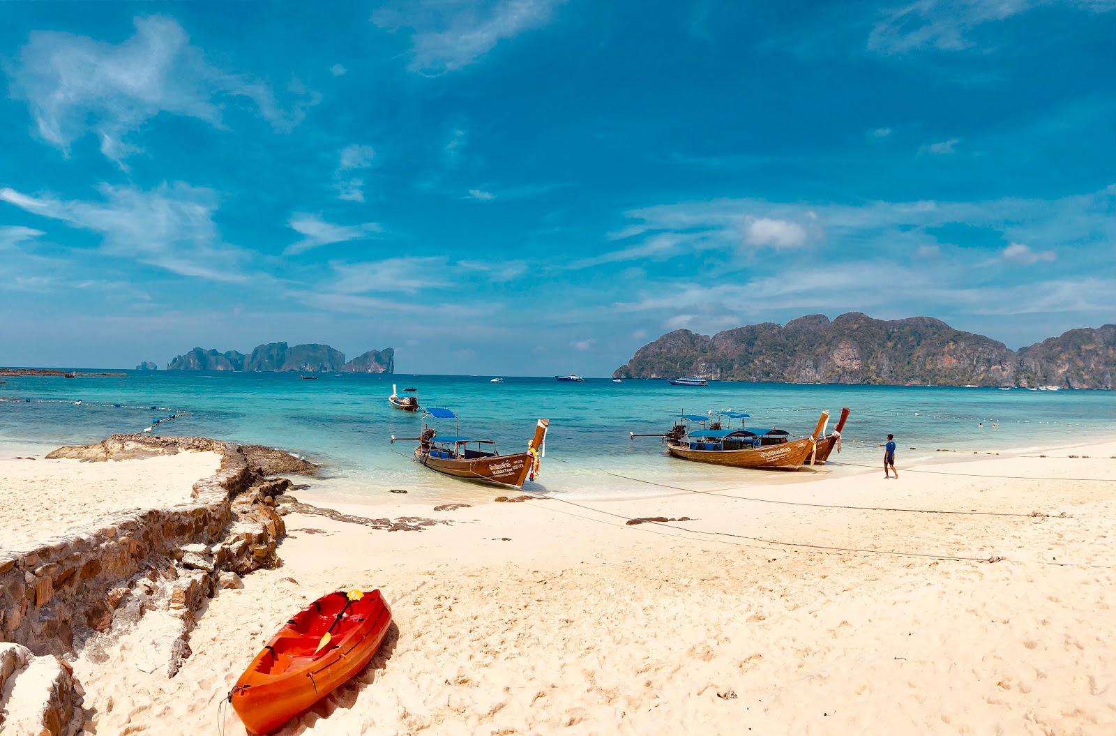 Foto de Praia Phi Phi Long e o assentamento