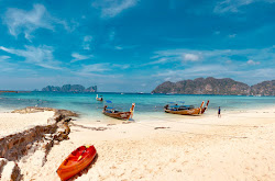 Foto de Praia Phi Phi Long e o assentamento