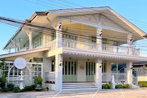 เซน บัลโคนี่ เฮ้าส์ ที่พักระนอง Zane Balcony House image