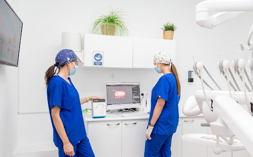 CLINICA DENTAL ODONTOFAM - Dentista Villaviciosa de Odón en Villaviciosa de Odón, Madrid