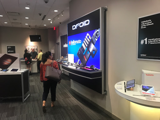 Cell Phone Store «Verizon», reviews and photos, 1599 W 49th St, Hialeah, FL 33012, USA