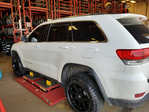 Tire Shop «Discount Tire Store - Crestwood, IL», reviews and photos, 13550 S Cicero Ave, Crestwood, IL 60445, USA