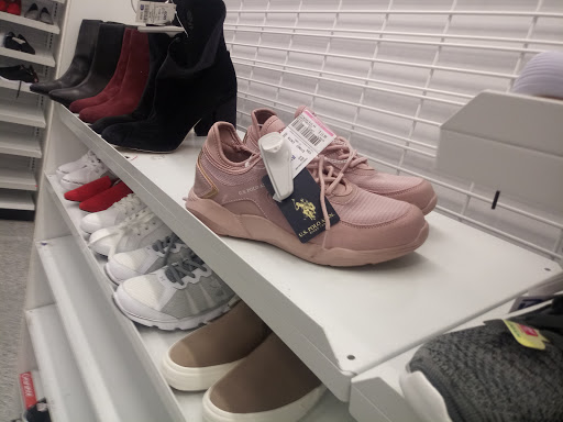 Clothing Store «Ross Dress for Less», reviews and photos, 1020 Veterans Pkwy, Clarksville, IN 47129, USA