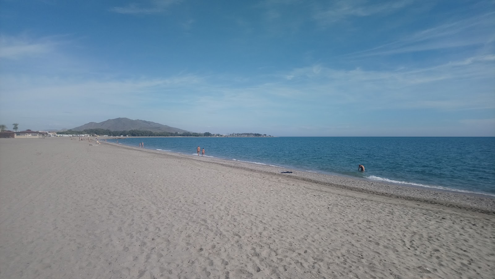 Photo de Plage naturiste de Vera Playa avec l'eau bleu de surface