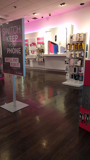 Cell Phone Store «T-Mobile», reviews and photos, 288 Hartford Ave, Bellingham, MA 02019, USA