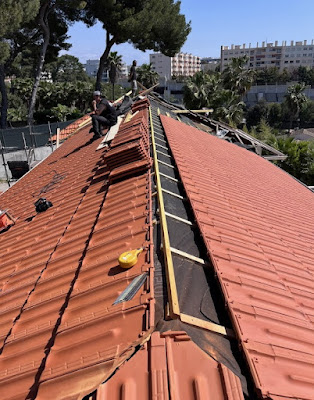 ARTISAN LOUBET Alpes-Maritimes: couvreur Antibes réparation entretien toiture Isolation Rénovation Démoussage Couverture 06 à Antibes
