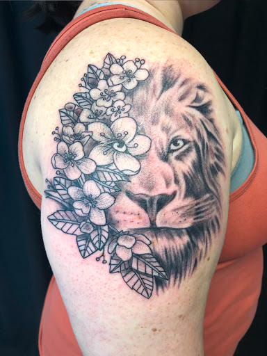 Explore half sleeve tattoo ideas for men, creative tattoo ideas in Greenfield, available at Tattoos In Time Studio