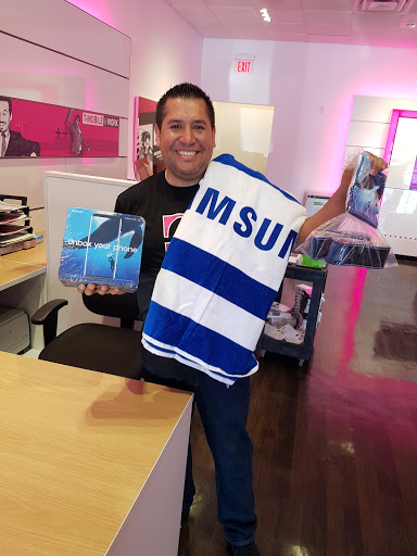 Cell Phone Store «T-Mobile», reviews and photos, 62 Sunrise Hwy, Lindenhurst, NY 11757, USA