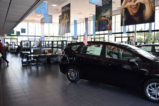 Toyota Dealer «DARCARS 355 Toyota Rockville», reviews and photos, 15625 Frederick Rd, Rockville, MD 20855, USA