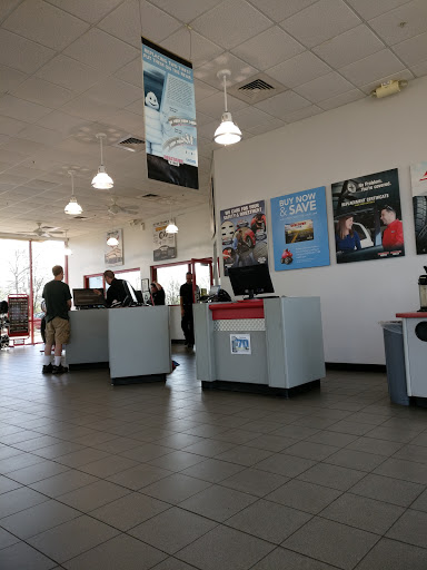 Tire Shop «Discount Tire Store - Aurora, IL», reviews and photos, 2445 Augusta Way, Aurora, IL 60506, USA