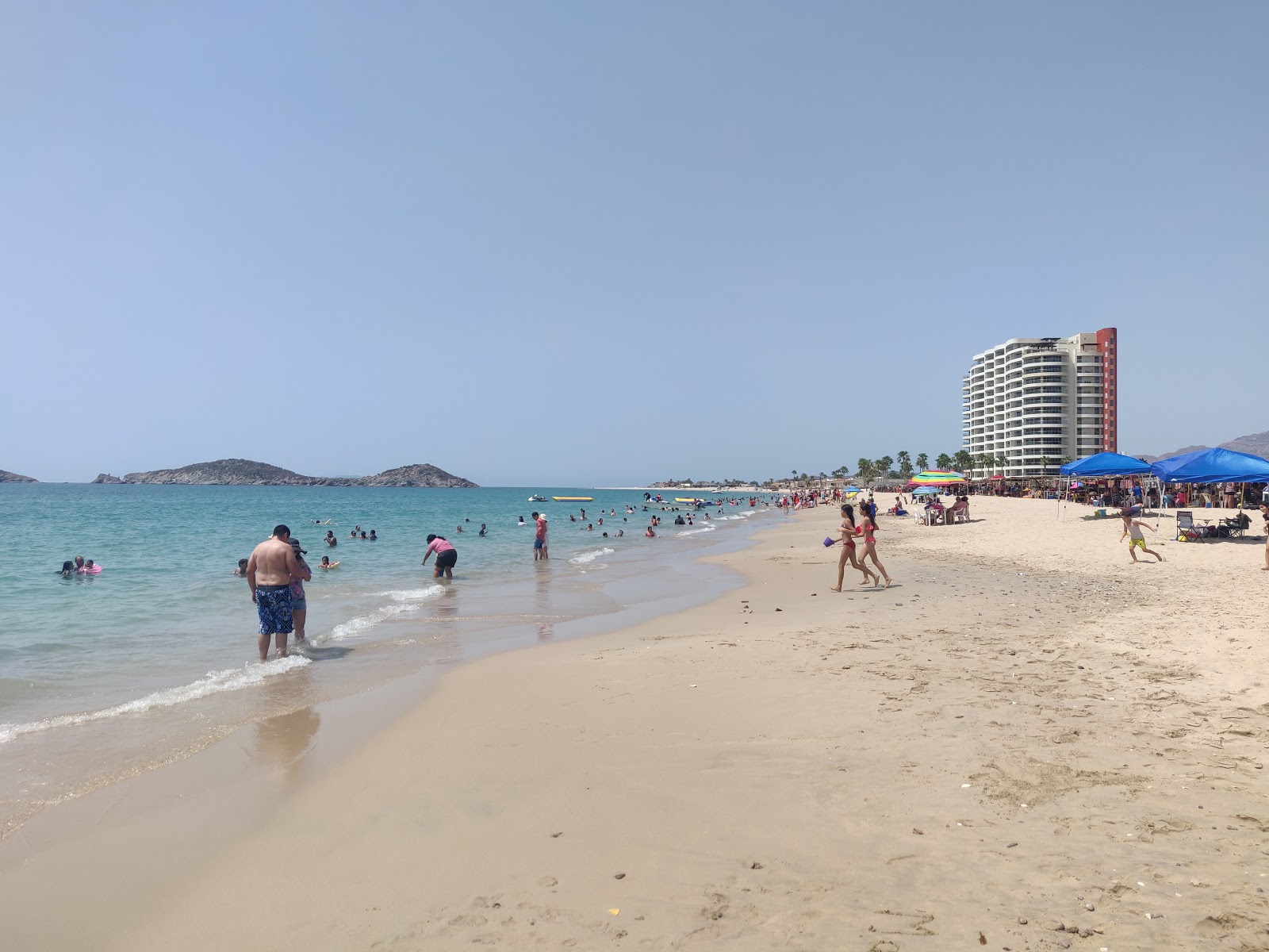 Foto von Playa Los Algodones mit heller sand Oberfläche