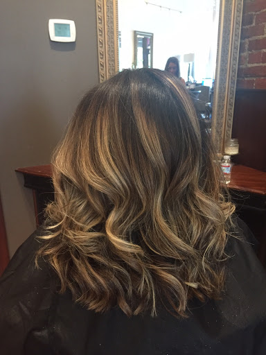 Hair Salon «Chandelier Beauty Lounge Salon», reviews and photos, 539 4th St, Santa Rosa, CA 95401, USA