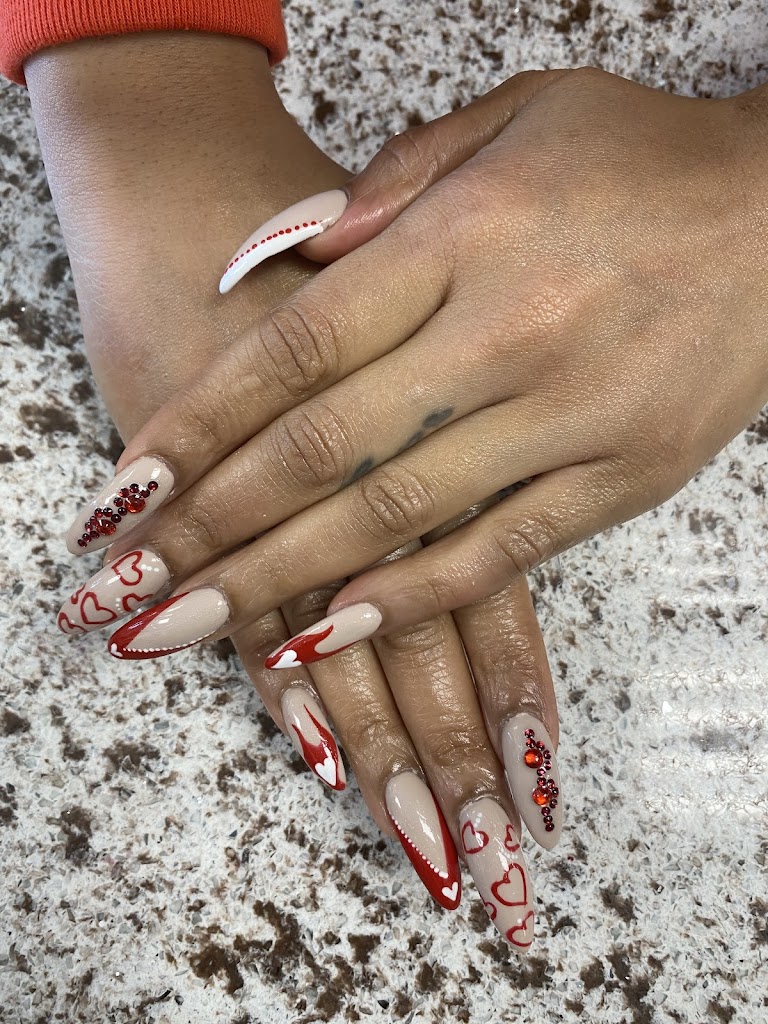 Upscale Nails 28216