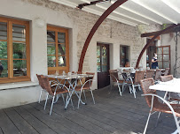 Atmosphère du Restaurant français restaurant Le Pic Vert à Doucier - n°5