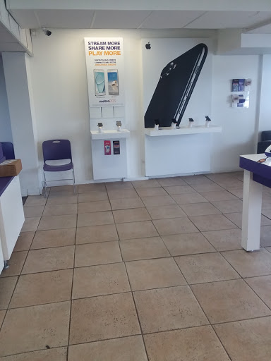 Cell Phone Store «MetroPCS Authorized Dealer», reviews and photos, 1404 Gallatin Pike N, Madison, TN 37115, USA