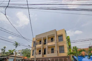 RedDoorz near Manggarai Station 2 image