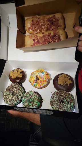 Donut Shop «Hurts Donut», reviews and photos, 7010 W 21st St, Wichita, KS 67205, USA
