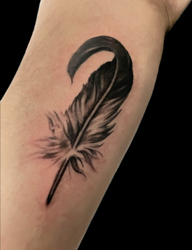 Explore small daisy tattoo ideas, creative tattoo ideas in Weatherford, available at Weatherford Tattoo Co.