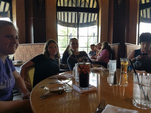 Restaurant «The Cheesecake Factory», reviews and photos, 2028 Chesterfield Center, Chesterfield, MO 63017, USA