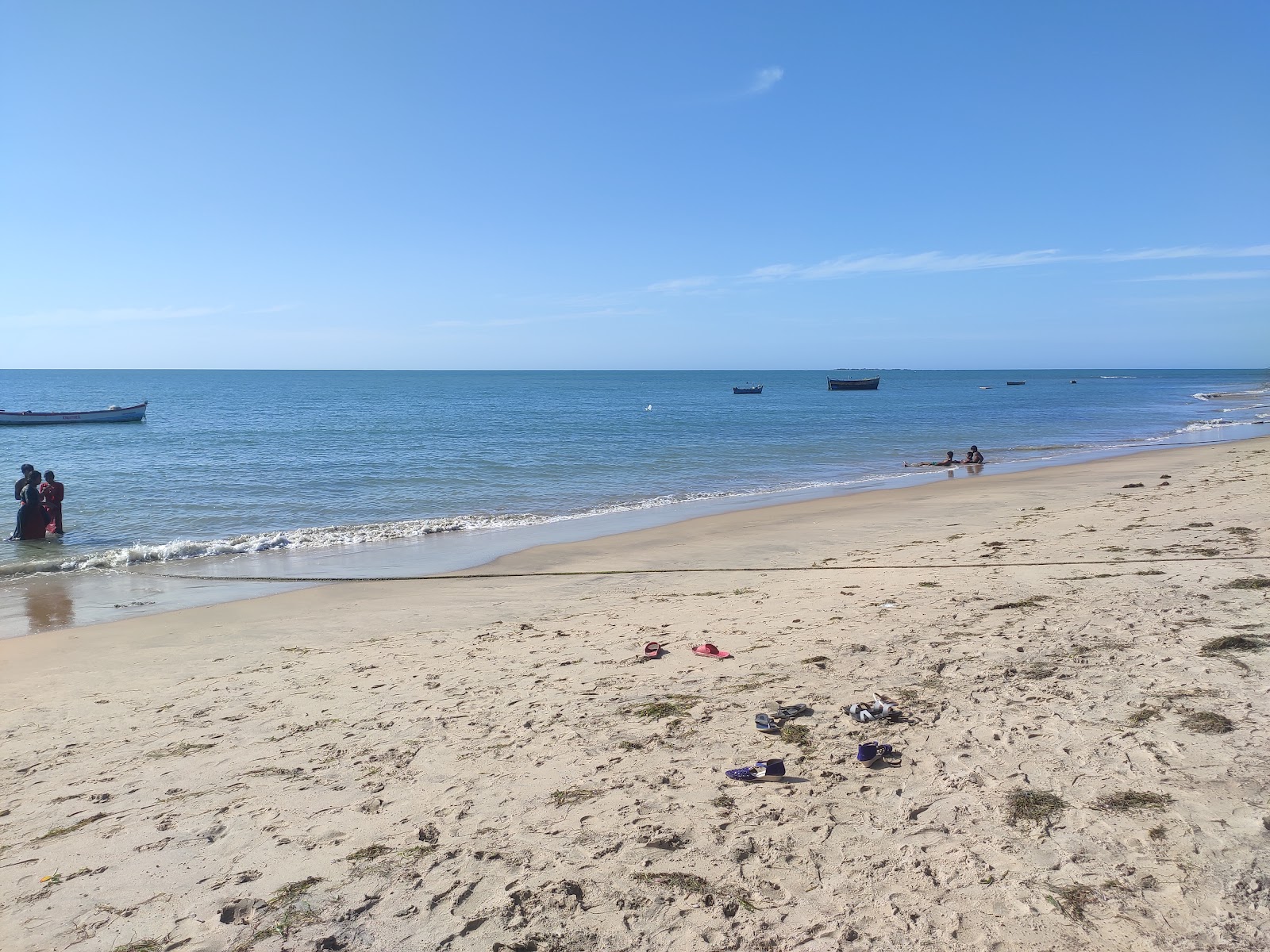 Φωτογραφία του Gulf of Mannar Beach με καθαρό νερό επιφάνεια