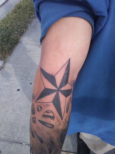 Tattoo Shop «Aces & Eights Tattoo Shop», reviews and photos, 6846 Park Blvd N, Pinellas Park, FL 33781, USA