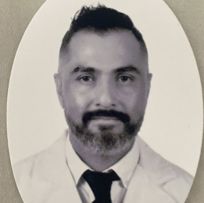 Dr. Diego Muñoz Garibay, Médico estético