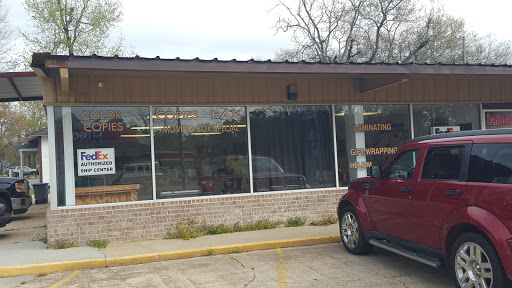 Shipping and Mailing Service «De Ridder Pack Ship Store», reviews and photos, 916 W 1st St, DeRidder, LA 70634, USA
