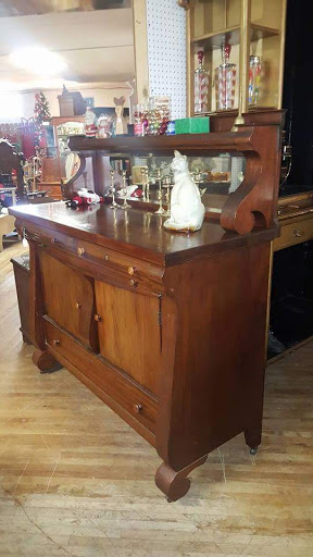 Antique Furniture Store «Useful Things Antiques & Collectibles Store», reviews and photos, 11 Crenshaw Ln, Coxs Creek, KY 40013, USA