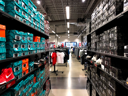 Clothing Store «Nike Factory Store», reviews and photos, 5220 Fashion Outlets Way #1125, Rosemont, IL 60018, USA
