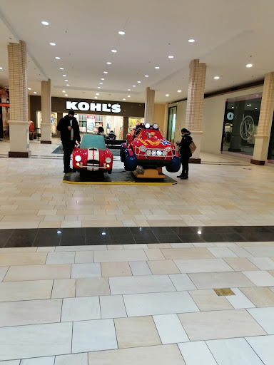 Shopping Mall «Newport Plaza», reviews and photos, 125 Eighteenth St, Jersey City, NJ 07310, USA