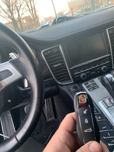 Locksmith «R.O.N Locksmith», reviews and photos, 644 W Addison St, Chicago, IL 60613, USA