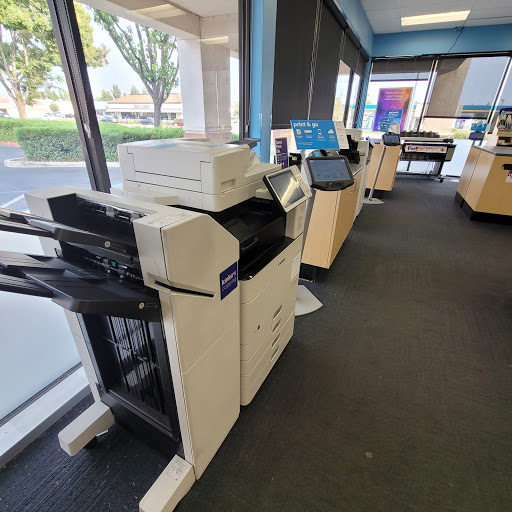 Print Shop «FedEx Office Print & Ship Center», reviews and photos, 393 W Shaw Ave a, Clovis, CA 93612, USA
