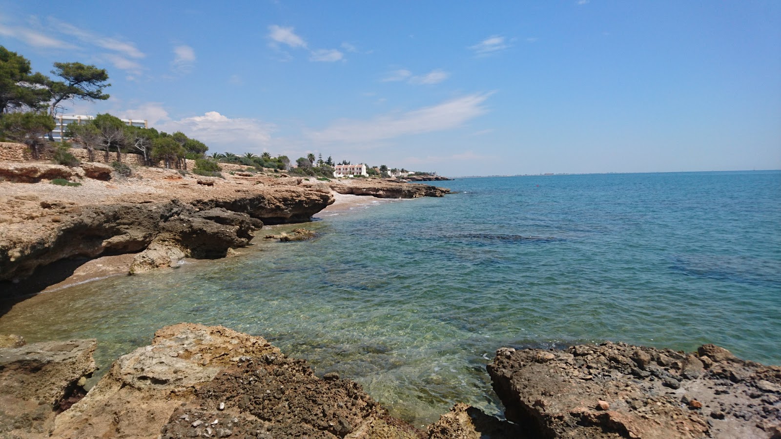 Montsia Mar'in fotoğrafı küçük koy ile birlikte