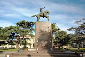 Monumento al Libertador image