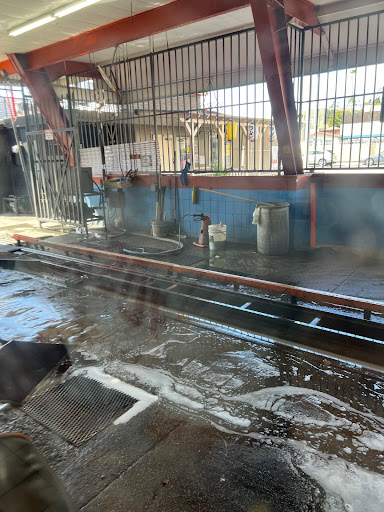 Car Wash «Expert Car Wash», reviews and photos, 900 South La Brea Ave, Los Angeles, CA 90036, USA