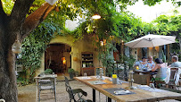 Hôtel Mas des Grès & Restaurant Sous Les Platanes du Restaurant Le Mas à Gordes - n°2