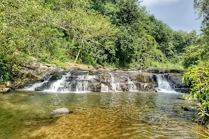 Hewainna Waterfall image