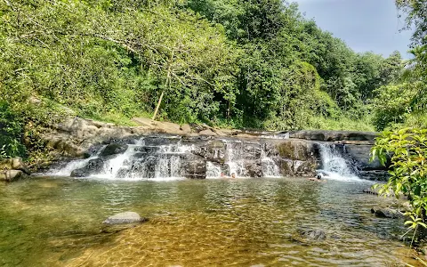 Hewainna Waterfall image